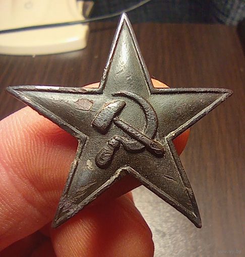 Звезда на будёновку РККА образца 1922 года, редкая, узкие лучи.