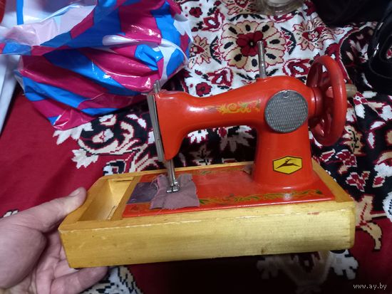 Детская швейная машинка СССР