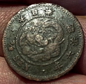 ВЕЛИКАЯ ЯПОНСКАЯ ИМПЕРИЯ 1/2 СЕНА 1873. Муцухито (Мэйдзи). ДРАКОН I ТИПА (с закрытым хвостом). РЕДКАЯ