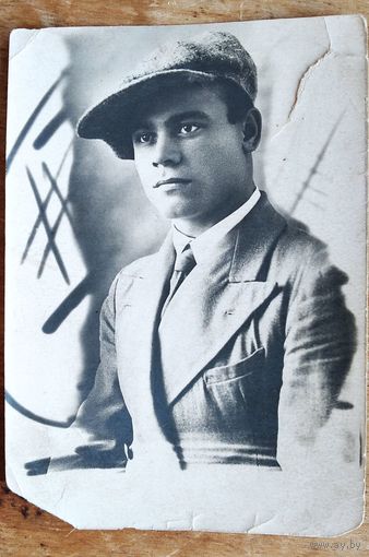 Фото молодого человека. 1937 г. 8х11.5.