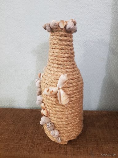 Бутылка с ракушками декоративная.