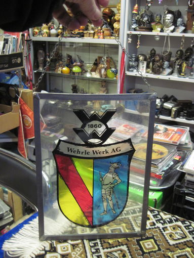 Испанский герб эмалью на стекле в алюминиевой рамке 28х20,5 см.