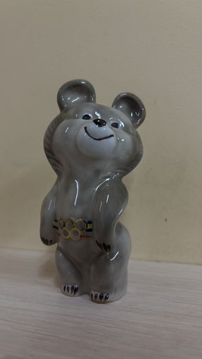 Фарфоровая фигурка