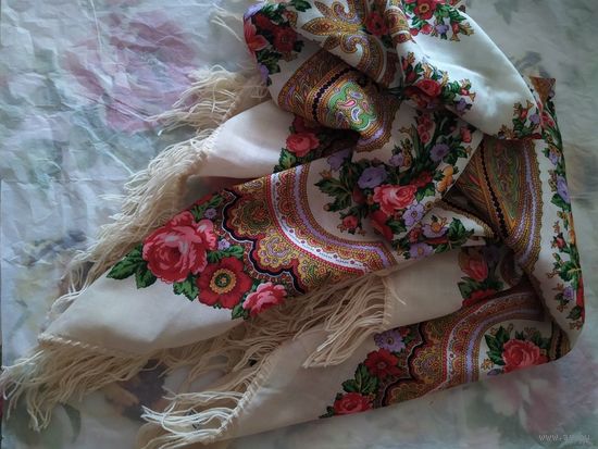 Платок павловопосадский Любава, бежевый, 146x146 см(новый)