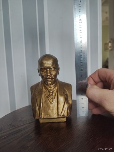 Бюст Ленин