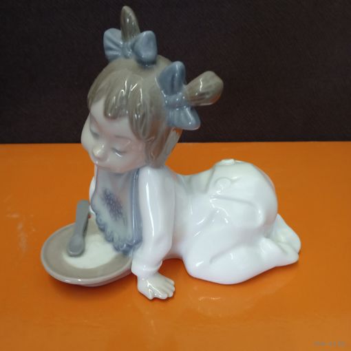 Статуэтка фарфоровая "Не голодна", NAO by Lladro (Испания).