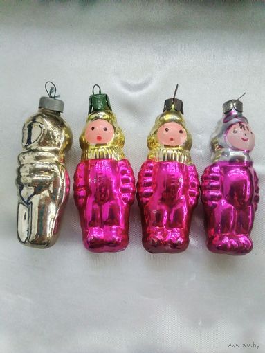 Космонавты.Цена за лот.