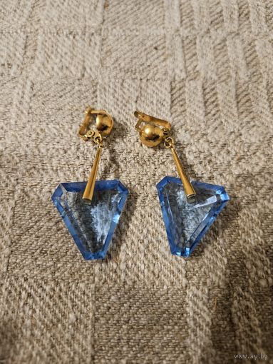 Серьги с клеймом. Очень крупные.