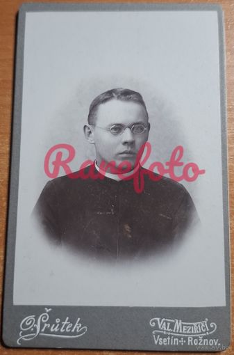 1910-е Визит портрет священник (католический клирик) студийное фото редкий фотограф Отакар Шрутек Валашске-Мезиржичи
