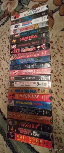 Видеокассеты.Джеки Чан на коробках.(фильмы не совпадают).