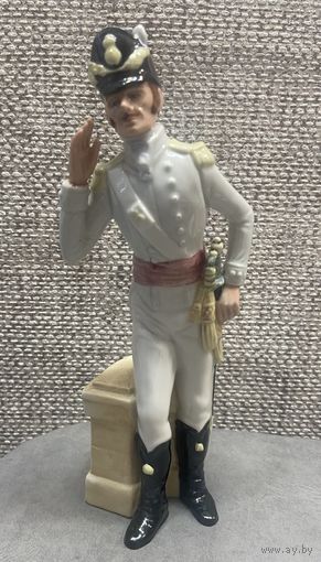 Фарфоровая статуэтка Офицера Morning Ma-am Royal Doulton Англия 1985 год. 23 см.