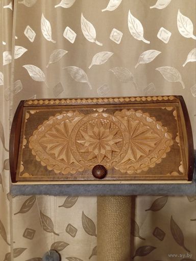 Хлебница резная деревянная