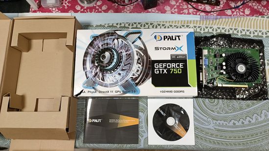 Видеокарта GEFORCE GT 7300 . ( коробка от другой карты  ) .