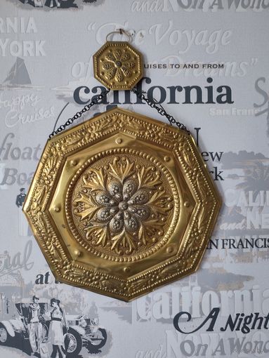 Настенник чеканка латунь.