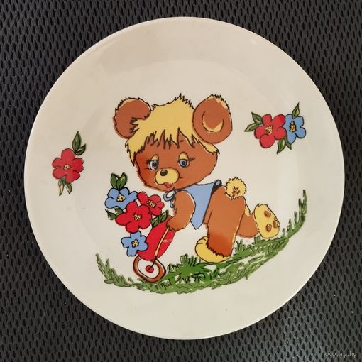 Тарелка настенная Мишутка с цветами, диаметр 20 см. ФФЗ Минск