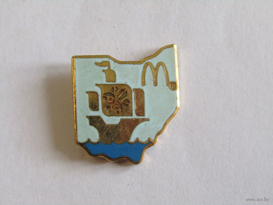 Значок на лацкан шляпы сотрудника McDonald. "Винтажный пиратский корабль, плывущий по Огайо". "Макдональдс". м
