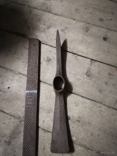 Малая кирка и рашпиль.