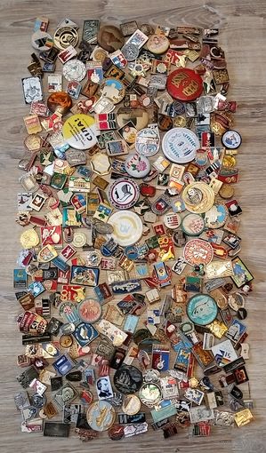 Новогодняя распродажа! Большой лот значков, свыше 300 штук. С рубля, без минимальной цены.