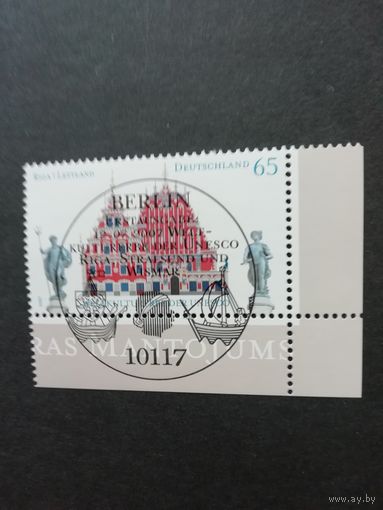 Германия. 2007 Серия из двух марок "ЮНЕСКО (UNESCO) Мировое наследие: дом черноголовых в Риге, ратуша в Штральзунде, церковь святого Георгия в Висмаре" (гашеные с клеем) Mi.2614-2615 каталог 2.50 евро