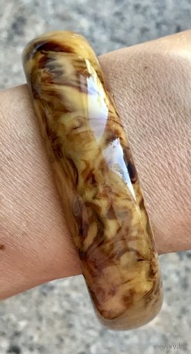 Браслет. Браслет из бакелита.