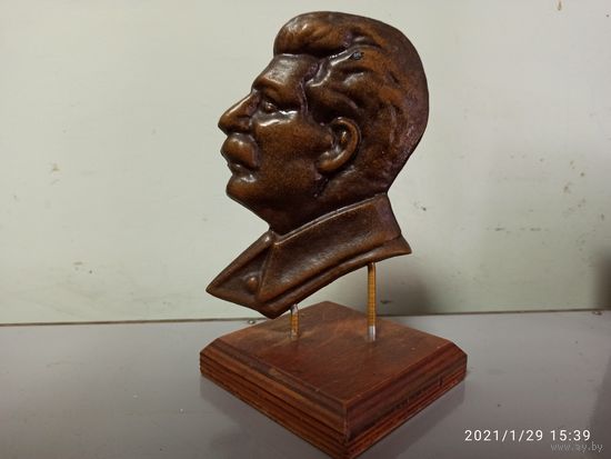 Барельеф Сталина