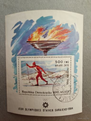 РАСПРОДАЖА КОЛЛЕКЦИИ. Мадагаскар. блок "14-е Зимние Олимпийские игры Сараево-1984. Лыжник"