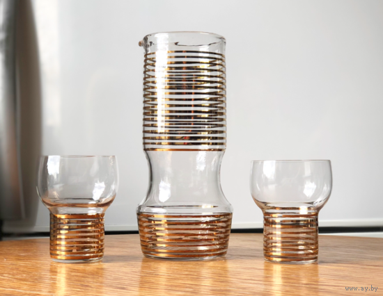 Кувшин и пара стаканов Чехословакия стекло позолота