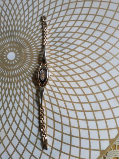 Часы наручные  с браслетом.Состояние на скане. В коллекцию,ремонт,на запчасти.