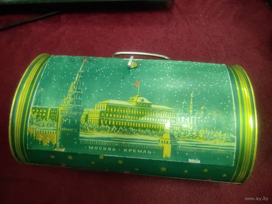 Коробка металлическая от новогоднего подарка