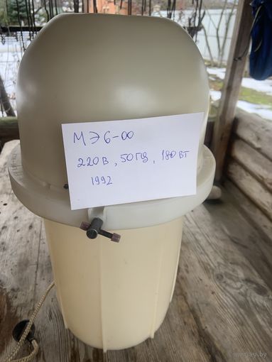 НОВАЯ  электрическая маслобойка на 220 в. все ТТХ на листочке а инструкция на  корпусе.