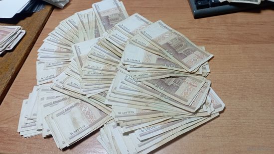 Кучка денег 20 рублёу 2000 года(около 240 штук)