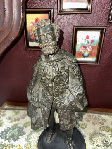 Старинная бронзовая фигура