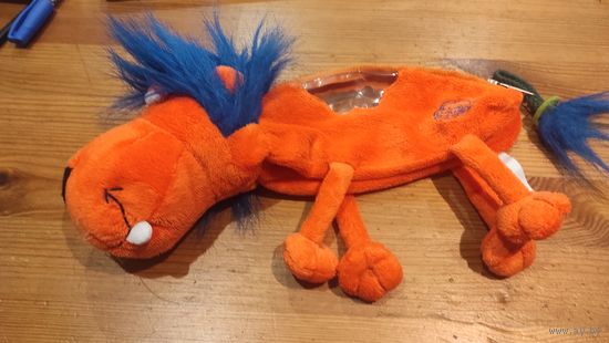 Очаровательный пенал лев. Длина 28 см. Новый. Фирма чупа чупс, покупали в дьютифри.