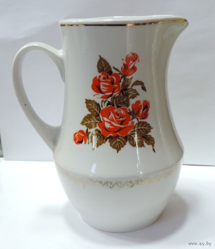 Кувшин фарфоровый 60-70-е годы СССР. Рига. Высота 18 см.
