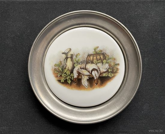ОХОТА мотив Альпы. Коллекционная тарелка-подставка олово фарфор Schwarzenhammer Porzellan Zinn 92%r / Диаметр: 10.7 см