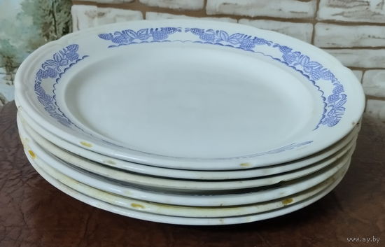 Тарелка эпохи СССР. Конаковский фаянсовый завод им. Калинина (Конаково), 1974-1991 гг.