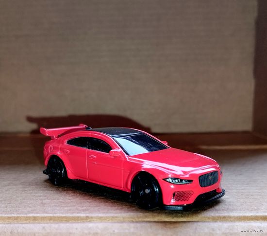 Hot Wheels Mattel Jaguar XE SV Project 8 модель #17 Ягуар