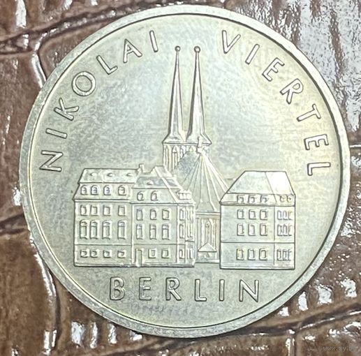 Монета 5 марок 1987 год. ГДР "750 лет Берлину – Квартал Николаи"