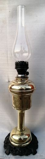 Керосиновая лампа на ажурной подставке. Начало прошлого века.