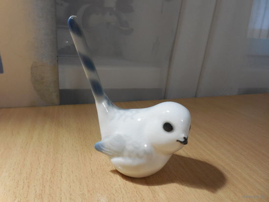 Фарфоровая статуэтка "Длиннохвостая синица" ЛФЗ