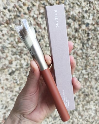 Скошенная кисть для румян Rose Inc Number 2 Blush Brush
