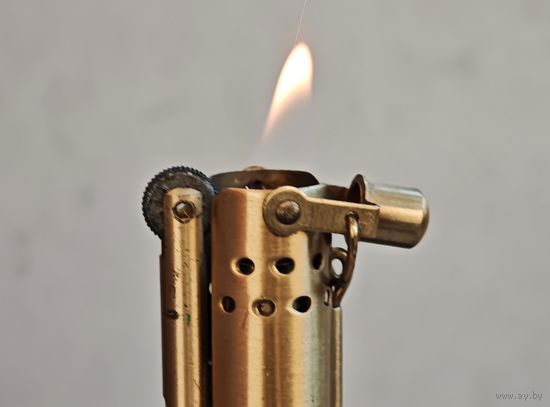 Зажигалка бензиновая Marlboro  рабочая