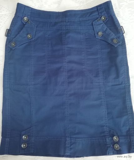 Фирменная спортивная юбка синего цвета, с кнопками, карманами, на молнии и шлицей, 44-46 размера.