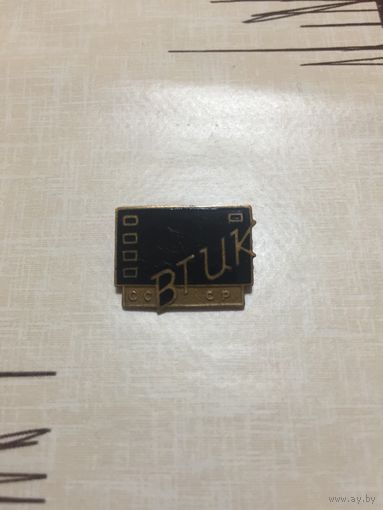 Значок ВГИК СССР. Латунь, эмаль.