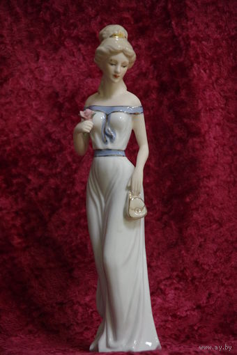 Статуэтка фарфоровая  30 см
