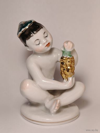 Статуэтка "Мальчик с виноградом"  ЛФЗ