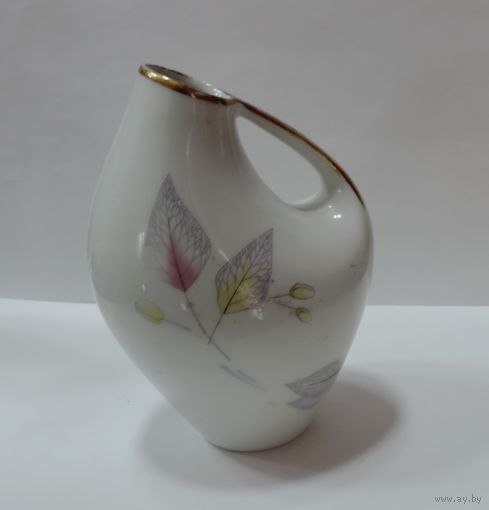 Вазочка фарфоровая 70-е годы Германия. Высота 12.5 см.