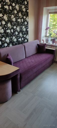 Комплект мебели, диван + кресло + подарок.