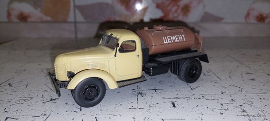 Модель 1/43 КАЗ-601 машинка