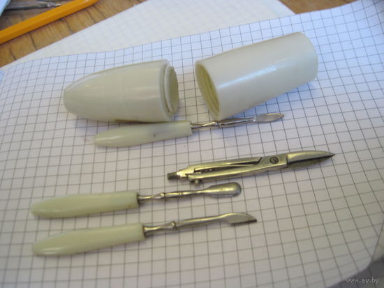 Советский косметический набор Ленинград в бакелитовом футляре. Торги!